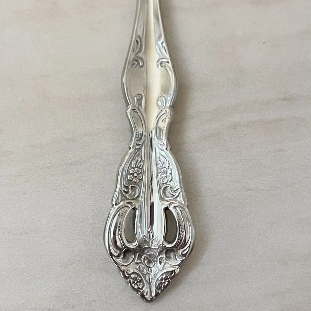 ONEIDA Michelangelo Pierced Serving Spoon 8 3/8” Stainless Heirloom Floral USA